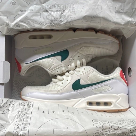 Nike air max. Size 10.5. BRAND NEW colorway is 🔥 - Picture 1 of 3